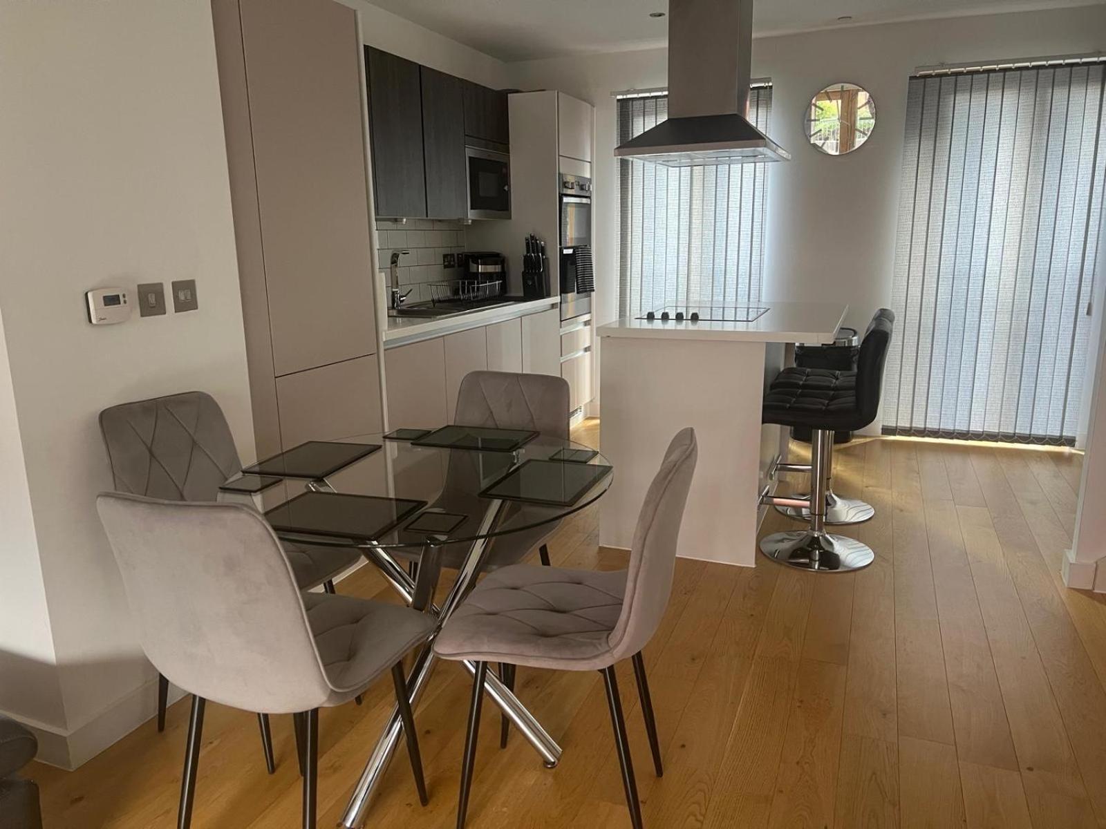Luxury Modern Town House, Centre, Free Secured Parking Сasa de vacaciones Mánchester
