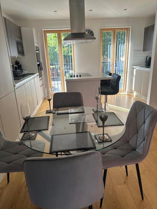 Luxury Modern Town House, Centre, Free Secured Parking Сasa de vacaciones Mánchester
