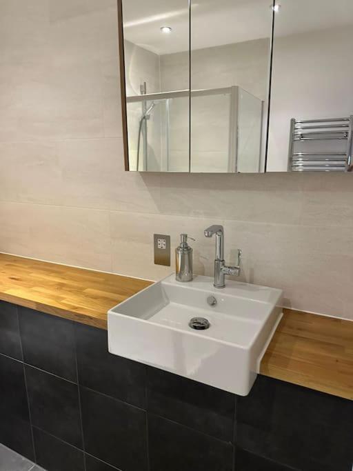 Luxury Modern Town House, Centre, Free Secured Parking Сasa de vacaciones