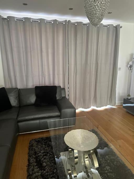 Luxury Modern Town House, Centre, Free Secured Parking Сasa de vacaciones *