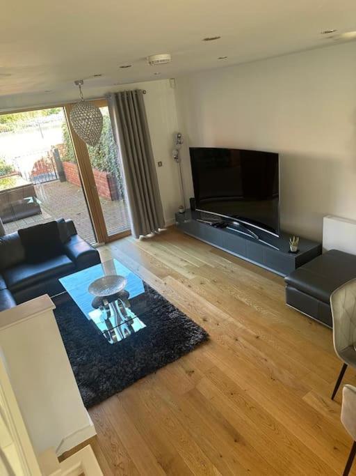 Luxury Modern Town House, Centre, Free Secured Parking * Mánchester