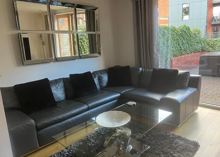 Luxury Modern Town House, Manchester City Centre, Free Secured Parking