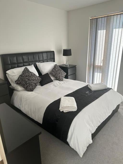 Сasa de vacaciones Luxury Modern Town House, Centre, Free Secured Parking