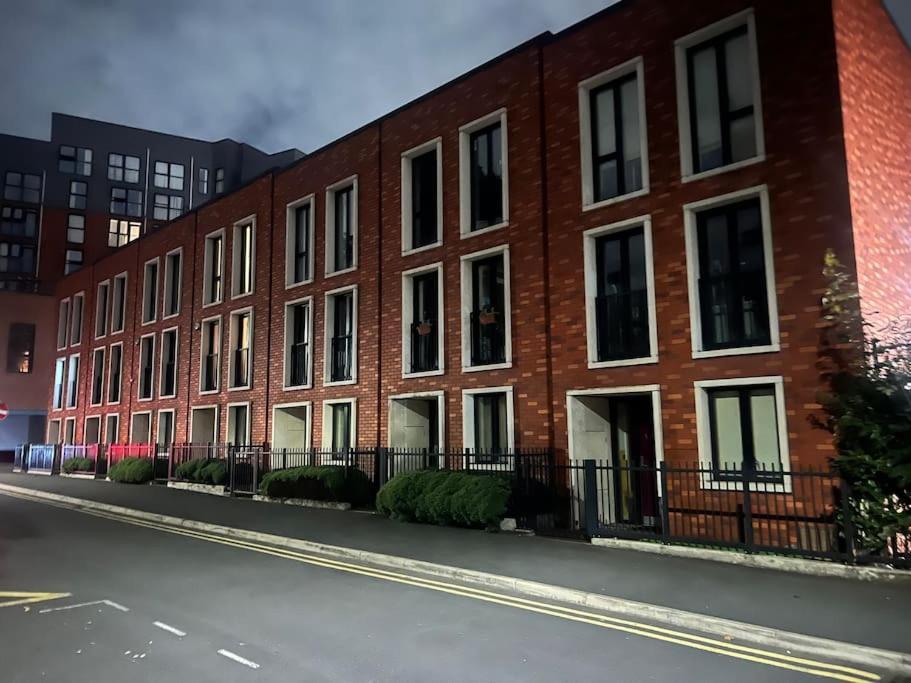 Luxury Modern Town House, Centre, Free Secured Parking Сasa de vacaciones *